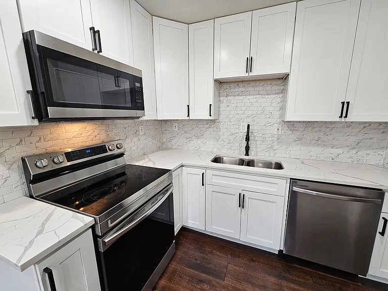213 N Hampton Rd — Photo 11