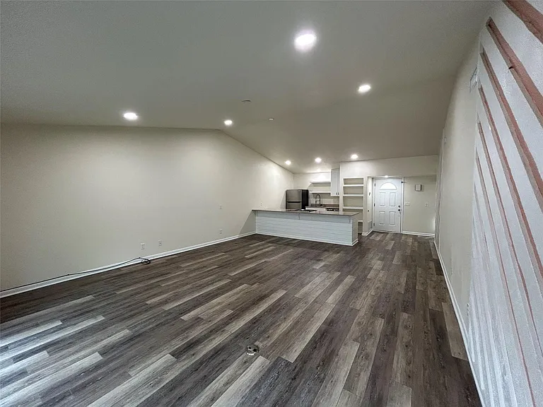 100 Bay Point Dr #8 — Photo 6