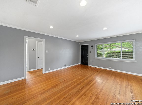 5th image of 107 Suffolk Pl