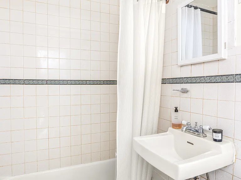 227 E 12th St #3B — Photo 4