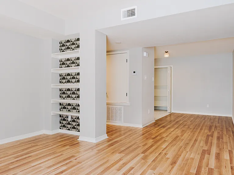 2213 Main St #6 — Photo 6