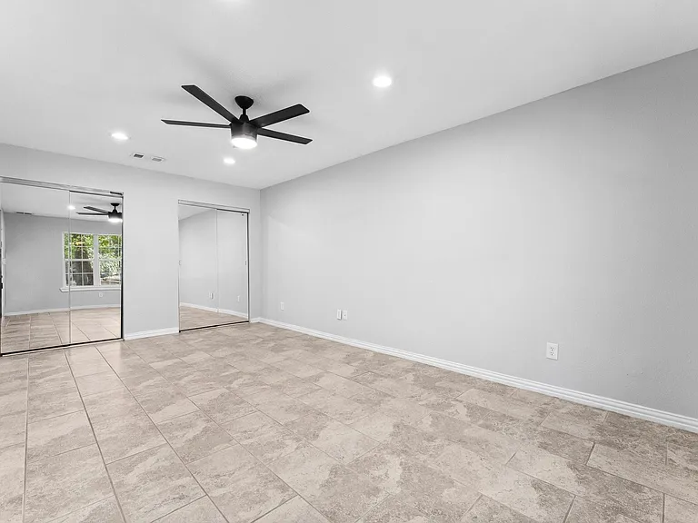2 Ground Brier Ct — Photo 8