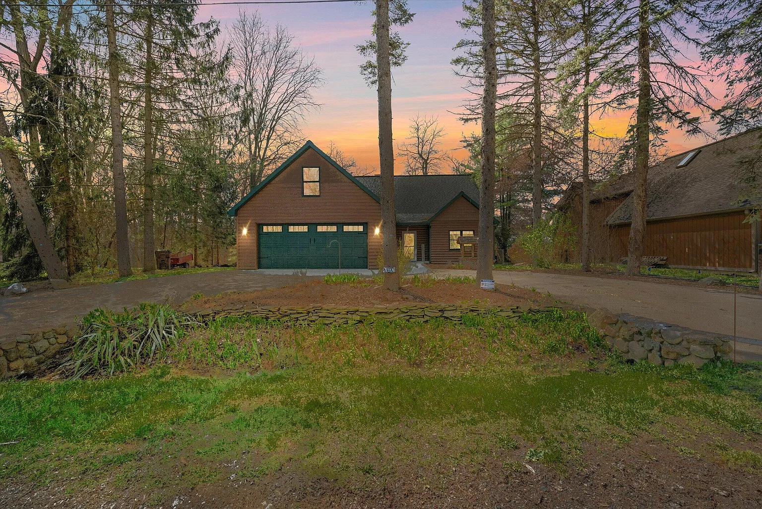 160 Eastshore Dr photo 1