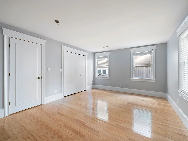 618-620 E 3rd St #1 — Photo 23