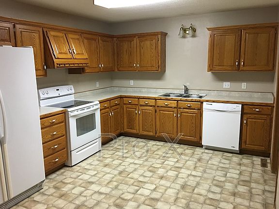 3rd image of 98 W Druart St