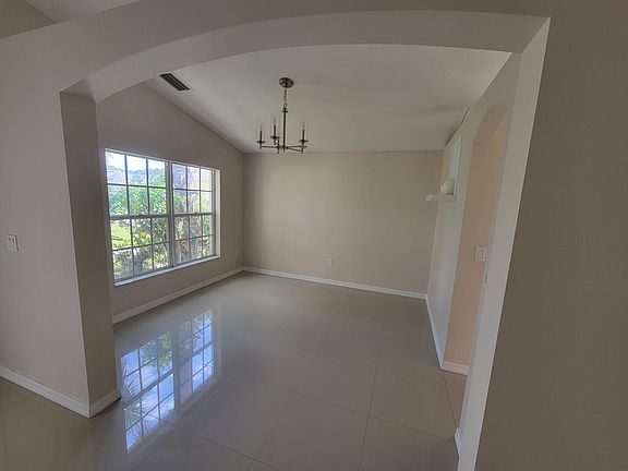 4th image of 536 SW Indian Key Drive