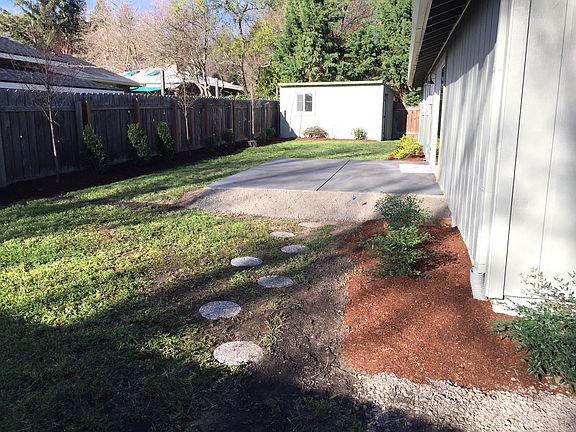 4th image of 210 Oaklawn Ave