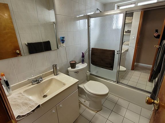 3rd image of 50 Florence Pl Floor 2