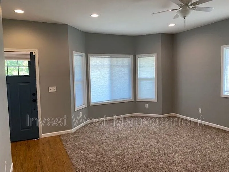 3 bed, 2.0 bath, 1309 sqft, $2,850 — Photo 4