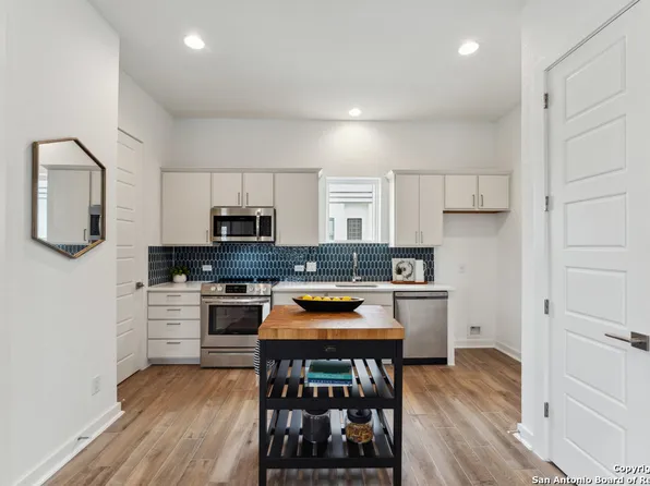 1735 W GRAMERCY PL #301, San Antonio, TX 78201