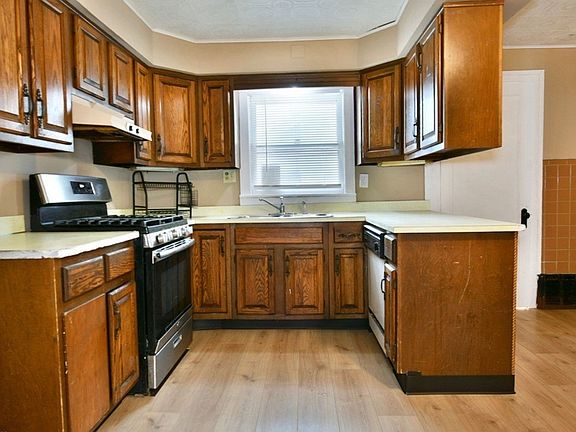 3rd image of 63 Linden Ave