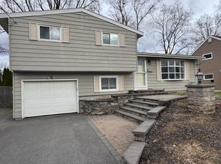 7 Limetree Ln, Liverpool, NY 13090