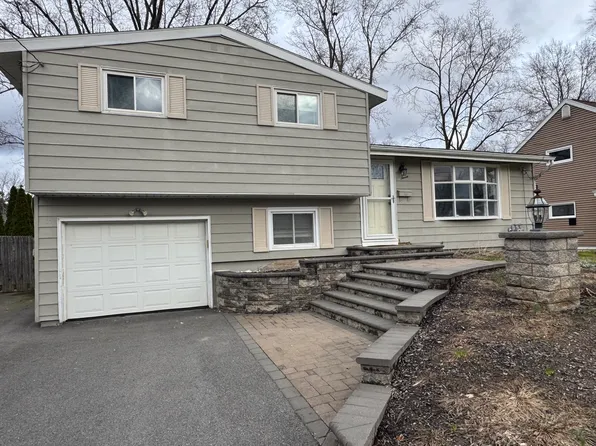 7 Limetree Ln, Liverpool, NY 13090