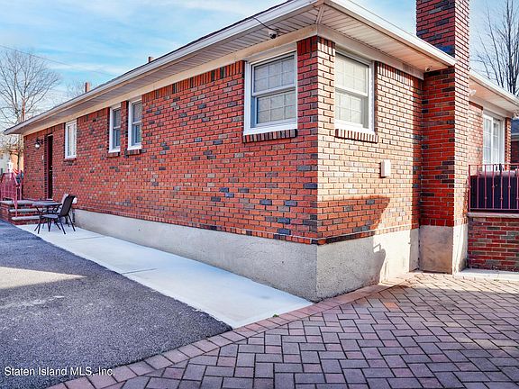 3rd image of 490 Steuben St