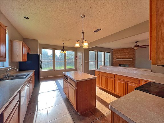 5th image of 3944 Silver Springs Dr
