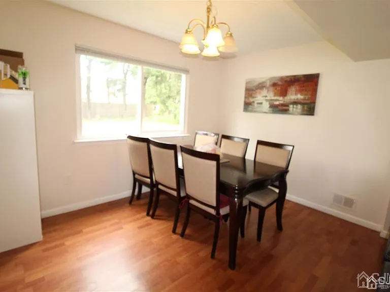 47 Linden Ln — Photo 5
