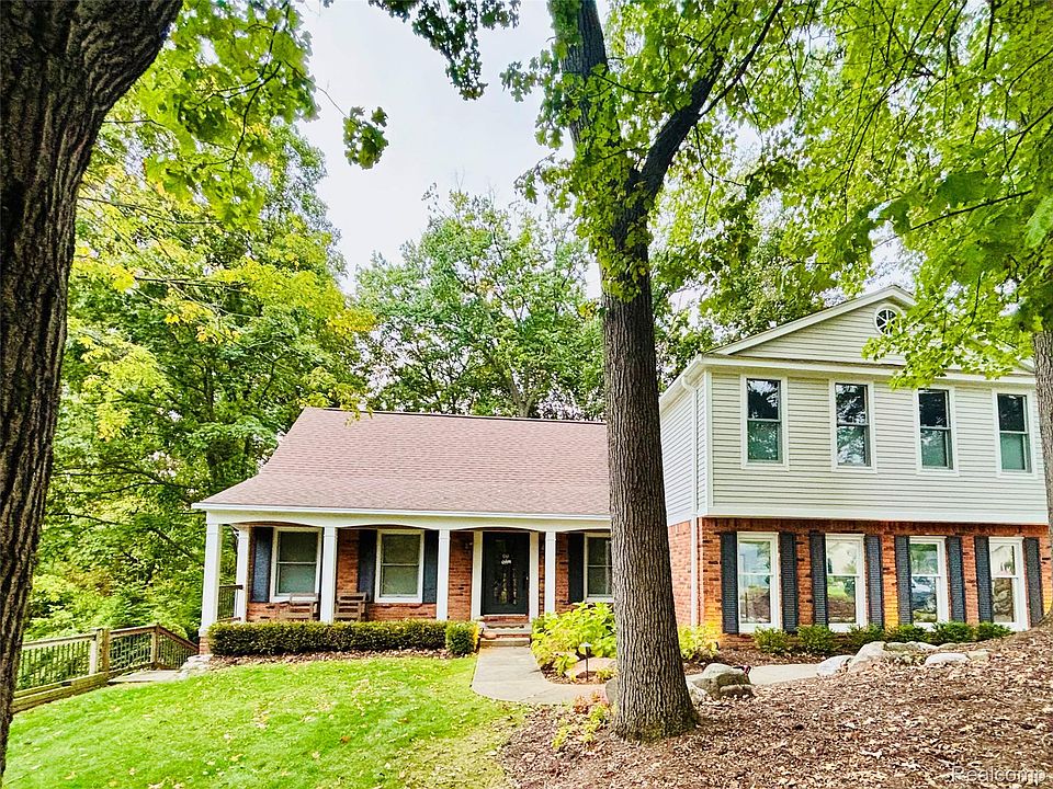 1st image of 8265 Deerwood Rd