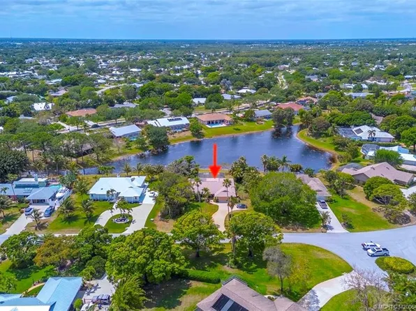 3074 NE Loquat Ln, Jensen Beach, FL 34957