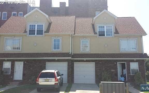 2nd image of 210 N Walnut St
