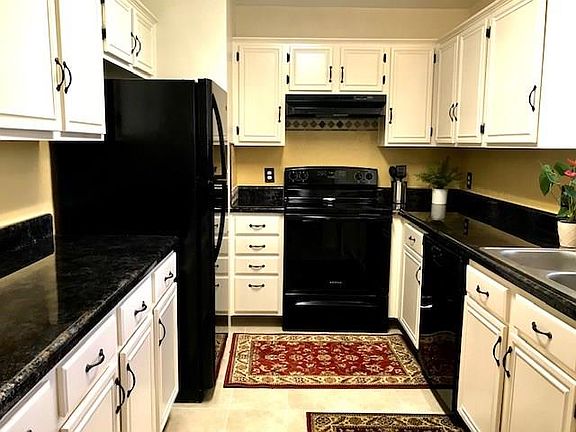 4th image of 2807 Monthaven Dr