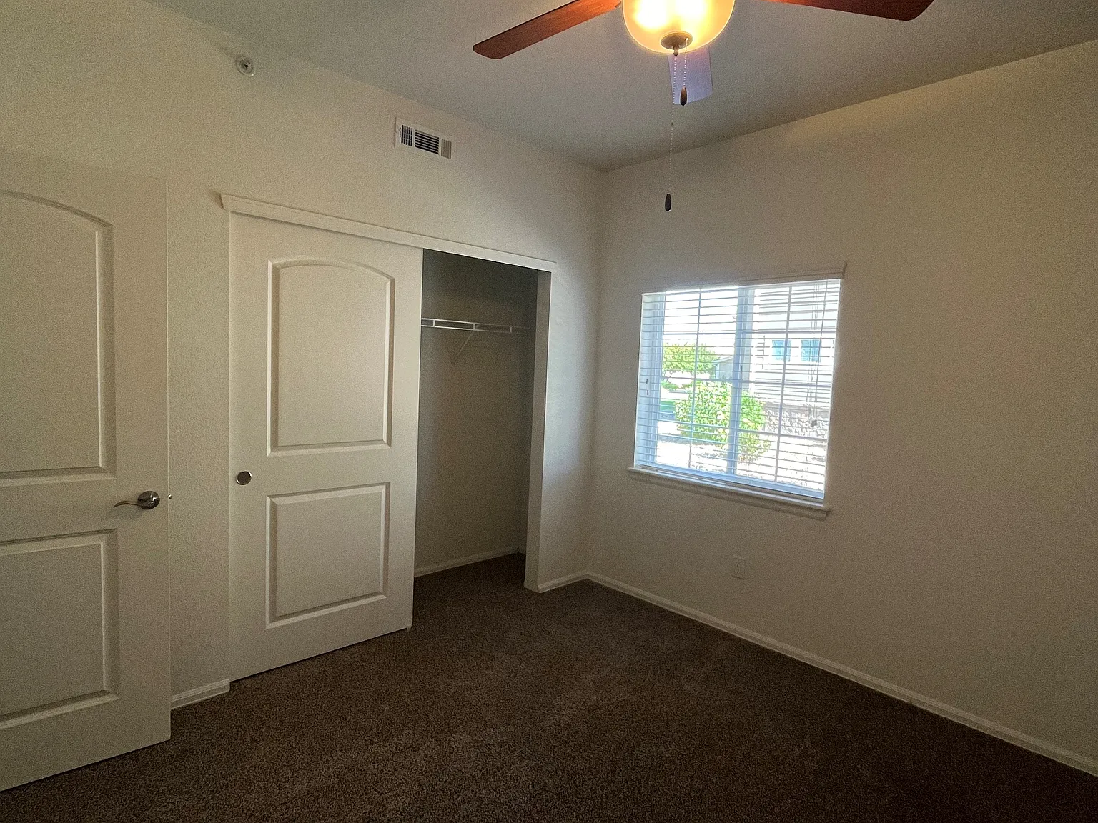 1 bed, 701 sqft, $1,300 — Photo 4