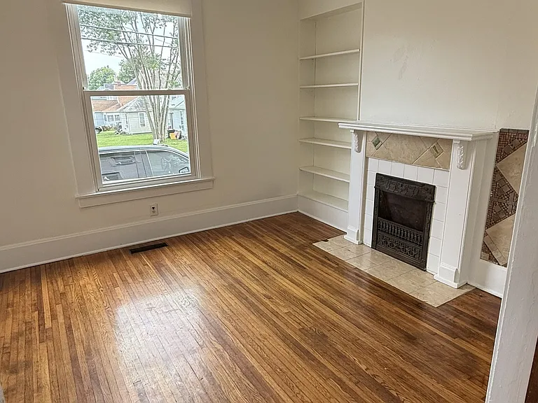242 Hoover St — Photo 17