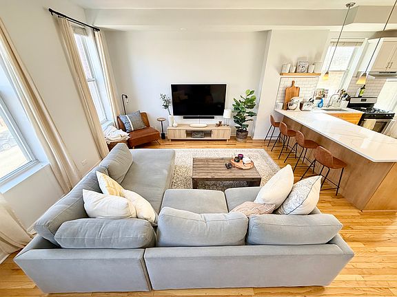 3rd image of 1808 N Sheffield Ave #2