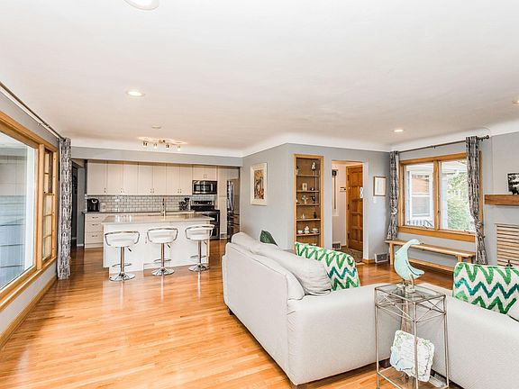 3rd image of 1669 Saunders Ave