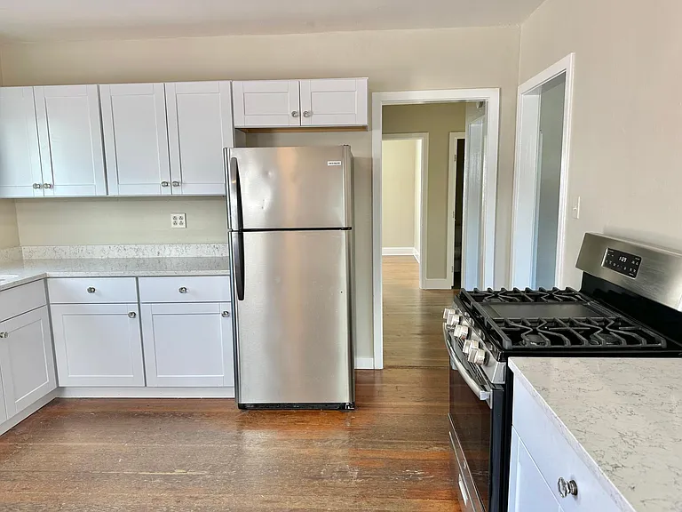 242 N Sierra Ave — Photo 9