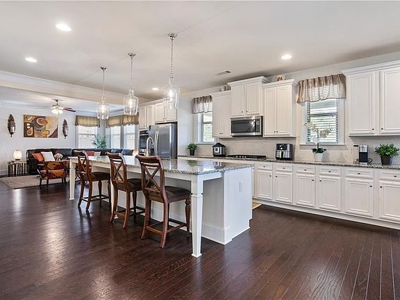 4th image of 1440 Dahlia Dr