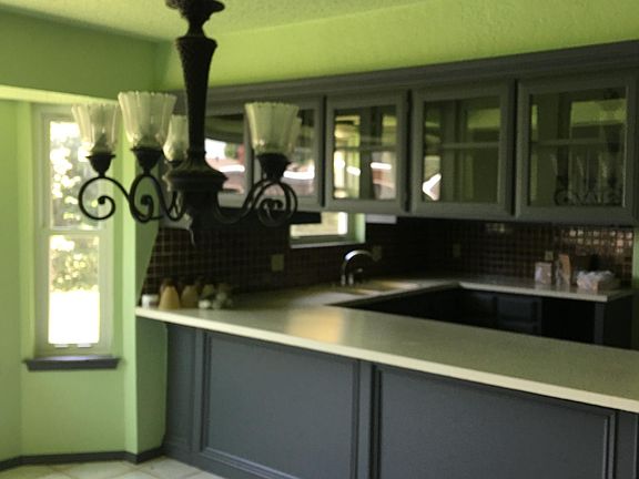 Breakfast Bar / Kitchen