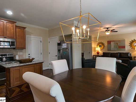 5th image of 35 Briarhill Dr