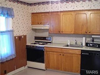 3rd image of 826 Lilac Ave