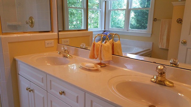 904 Bonhurst Drive
						:
						Master Bathroom