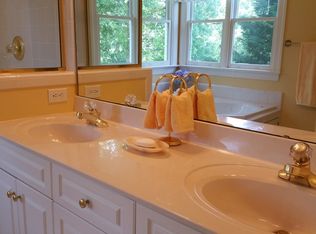 904 Bonhurst Dr, Holly Springs, NC 27540