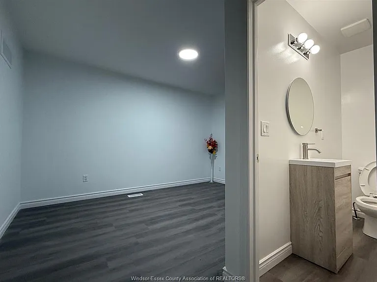 941 Cataraqui St — Photo 10