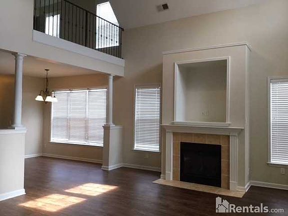 3rd image of 8550 Shady Elm Dr