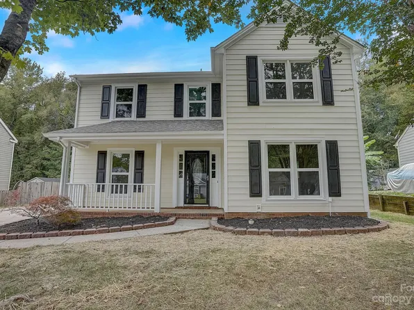 8226 Meadowdale Ln, Charlotte, NC 28227