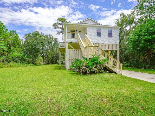 222 Walthall St, Pass Christian, MS 39571