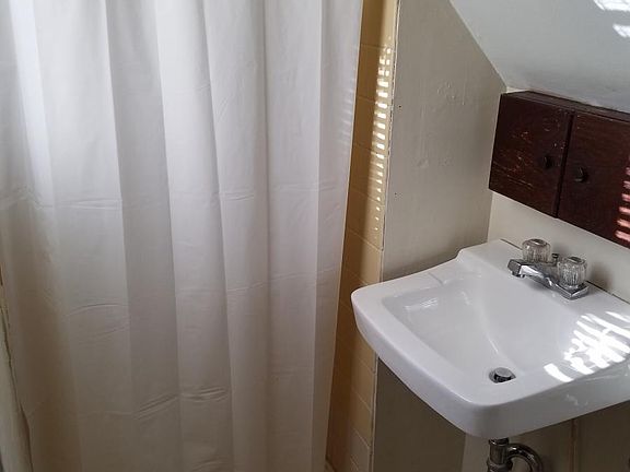 3rd image of 1575 Coit Ave NE APT 2