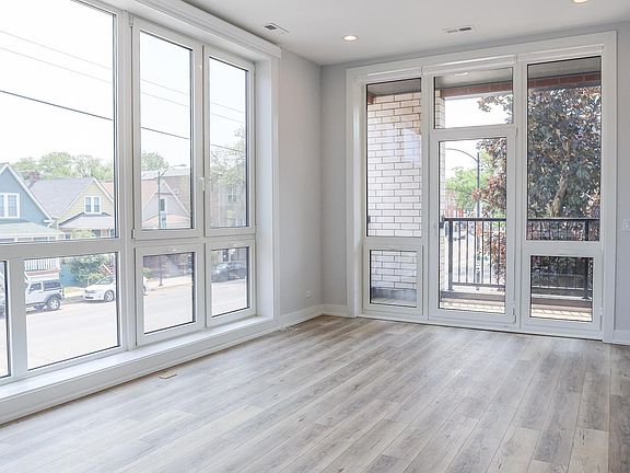 5th image of 2402 W Carmen Ave #205
