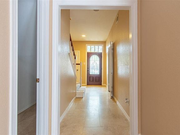 5th image of 606 Augusta Dr