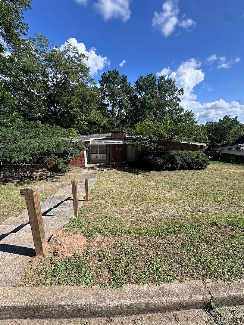 1420 Kilby Terrace, Anniston — Photo 1