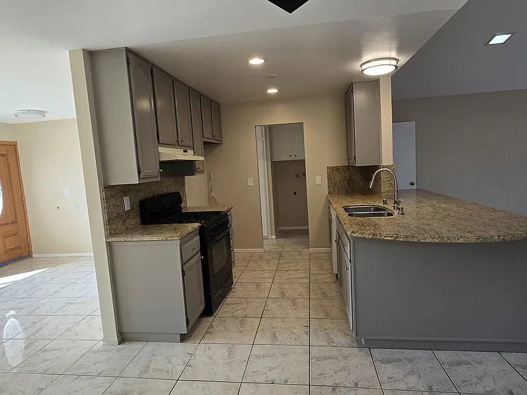 19610 Lusk Ave — Photo 6