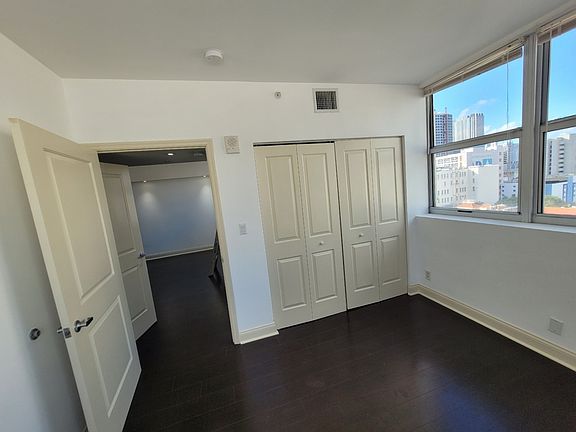 5th image of 111 E Flagler St APT 1009