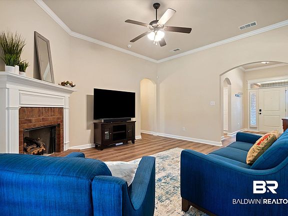 3rd image of 613 Begeman Rd