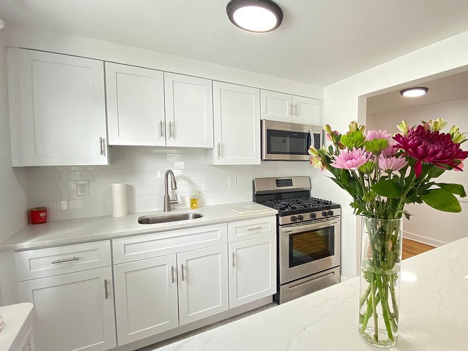 1st image of 34 E 7th St Floor 2