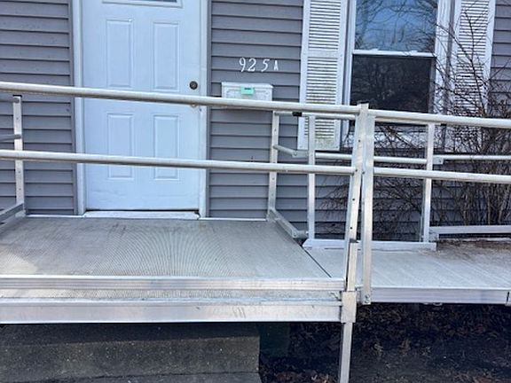 2nd image of 925 Stanley Ave