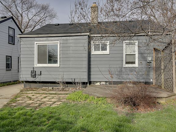 5th image of 23048 Battelle Ave