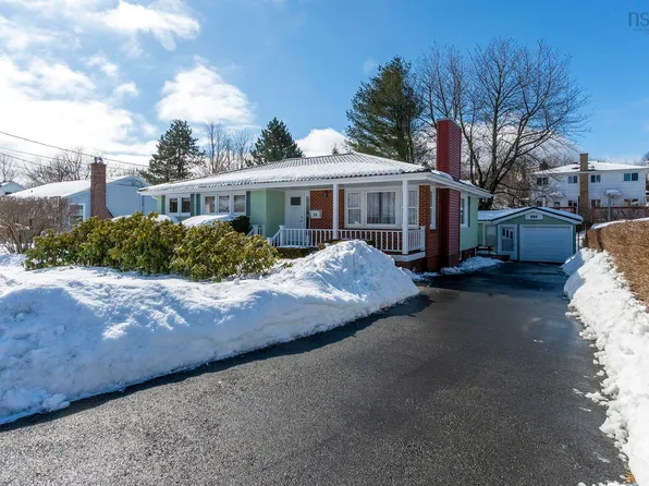 30 Penhorn Dr, Dartmouth, NS B2Y 3K3